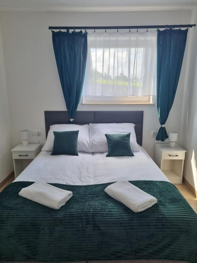 Apartamenty Jelen Pod Grapom Banska Nizna エクステリア 写真