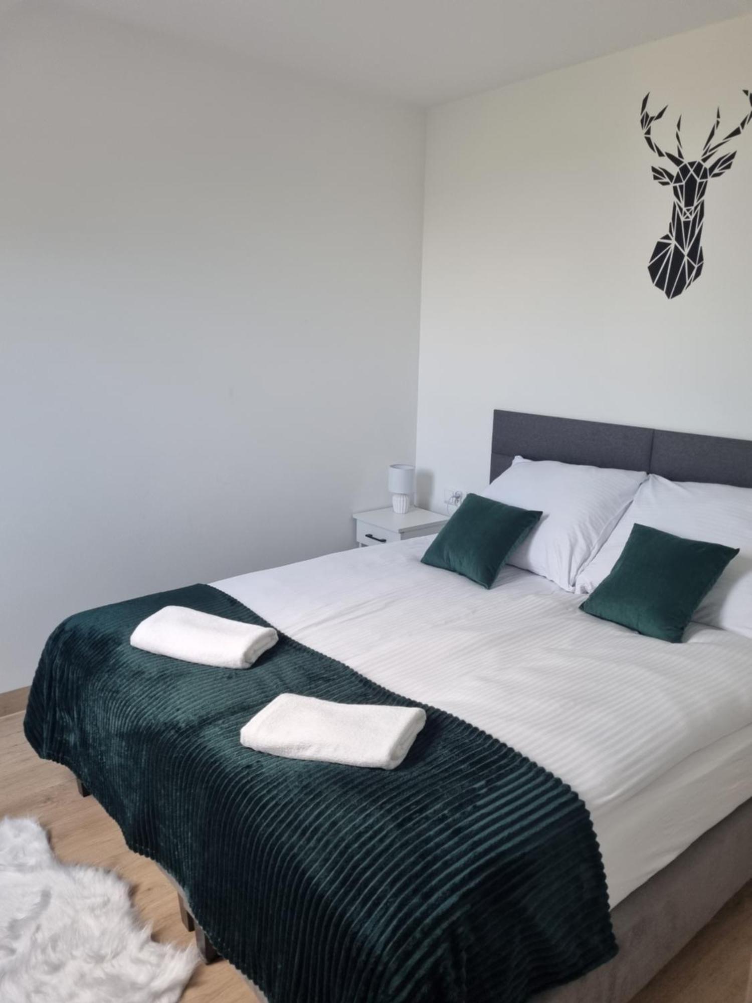 Apartamenty Jelen Pod Grapom Banska Nizna エクステリア 写真